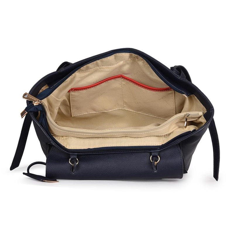 Chic & Versatile Hand & Shoulder Bag – The Perfect Blend of Style and Function.