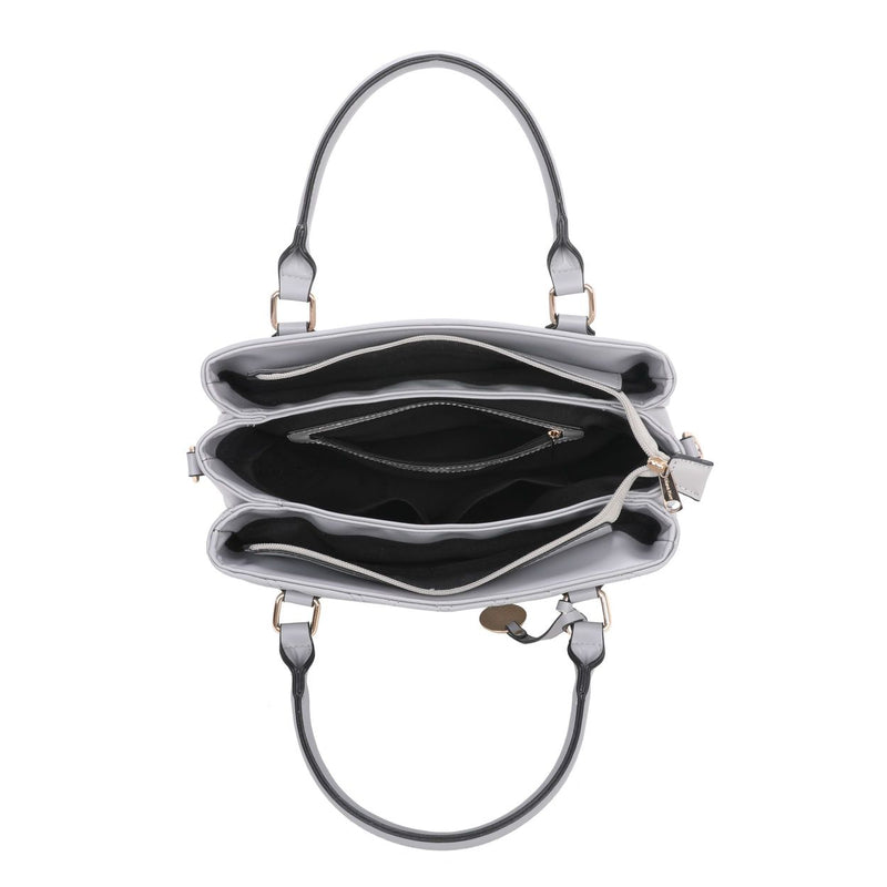 Elegant Quilted Handbag – A Perfect Blend of Style & Function.